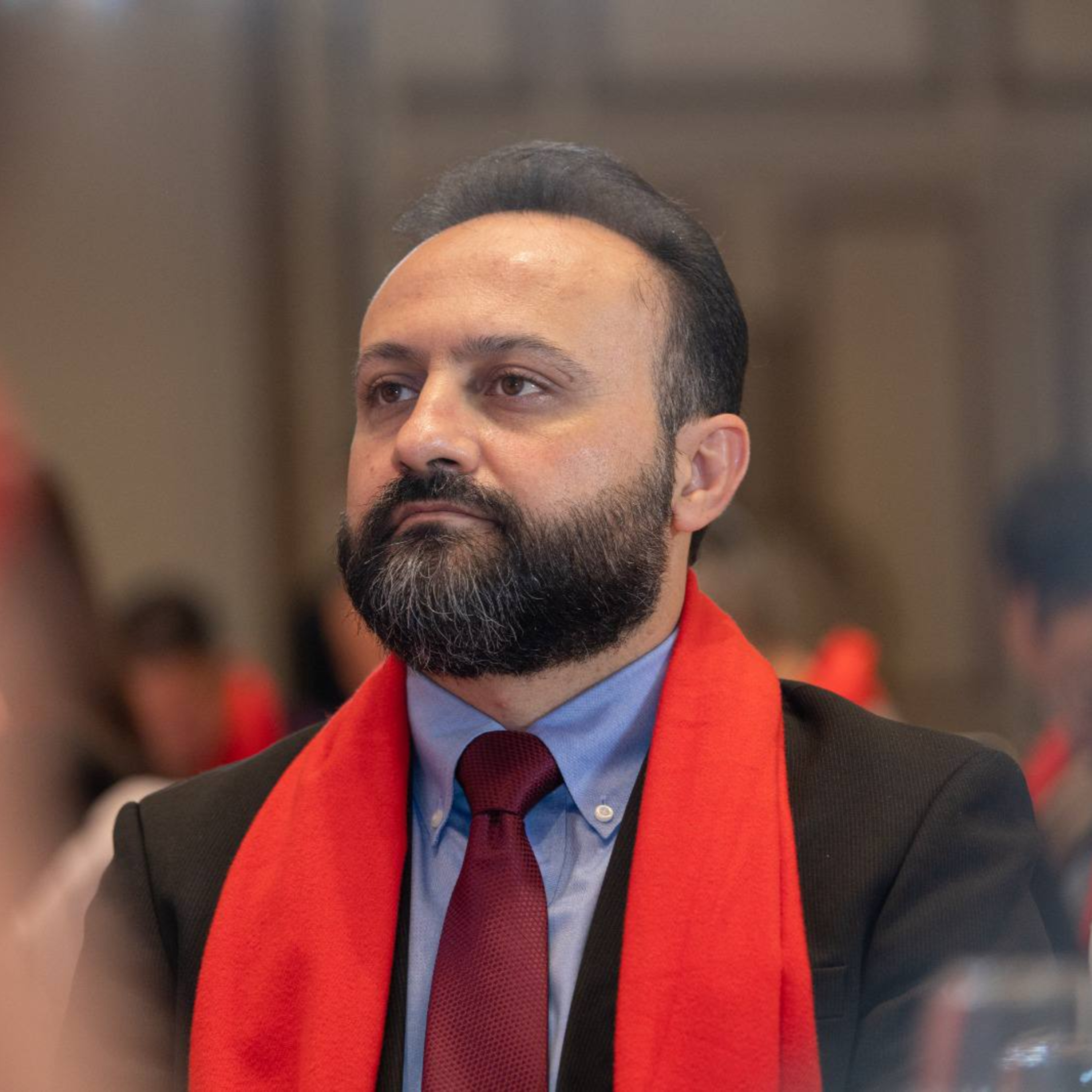 گفت و گویی الهام بخش با دکتر پیمان عزتی: قصه مردی که ایستاد تا بسازد